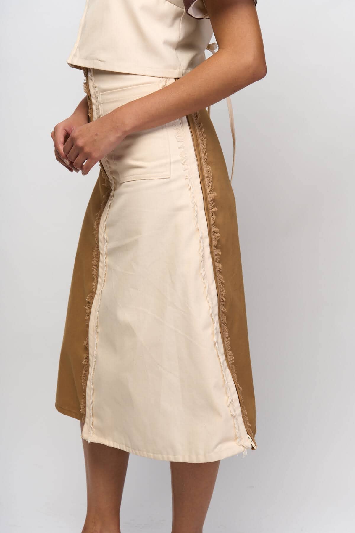 [Ready Today] 4-Way A-Line Skirt Off-White & Tan Fashion R2R On Repeat